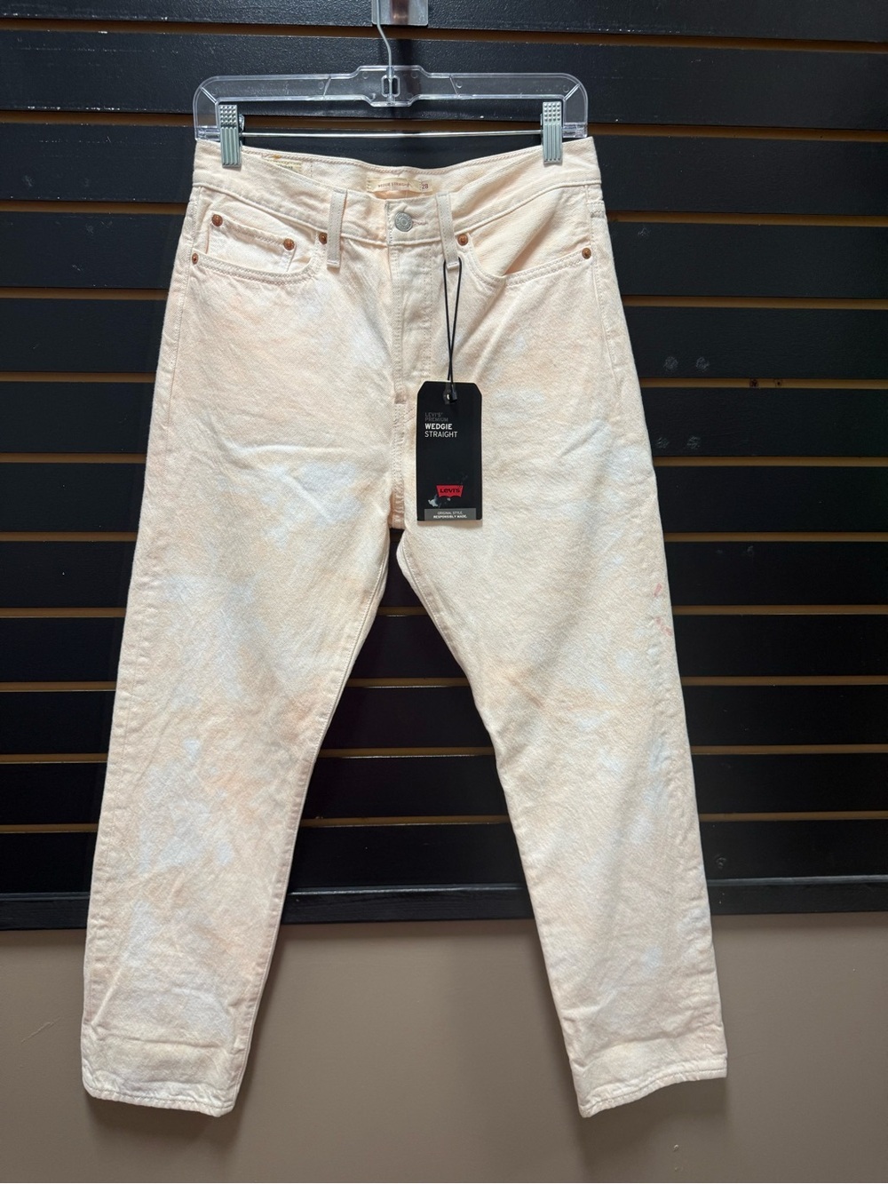 NWT Levi’s Premium Wedgie Straight Jeans Pink 28x28